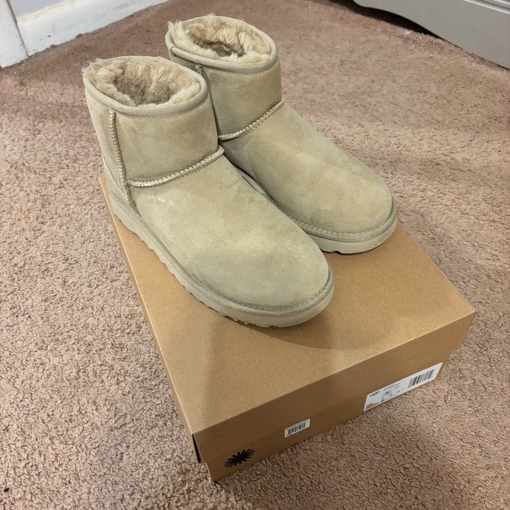 Ugg pull on mini boots in Sand